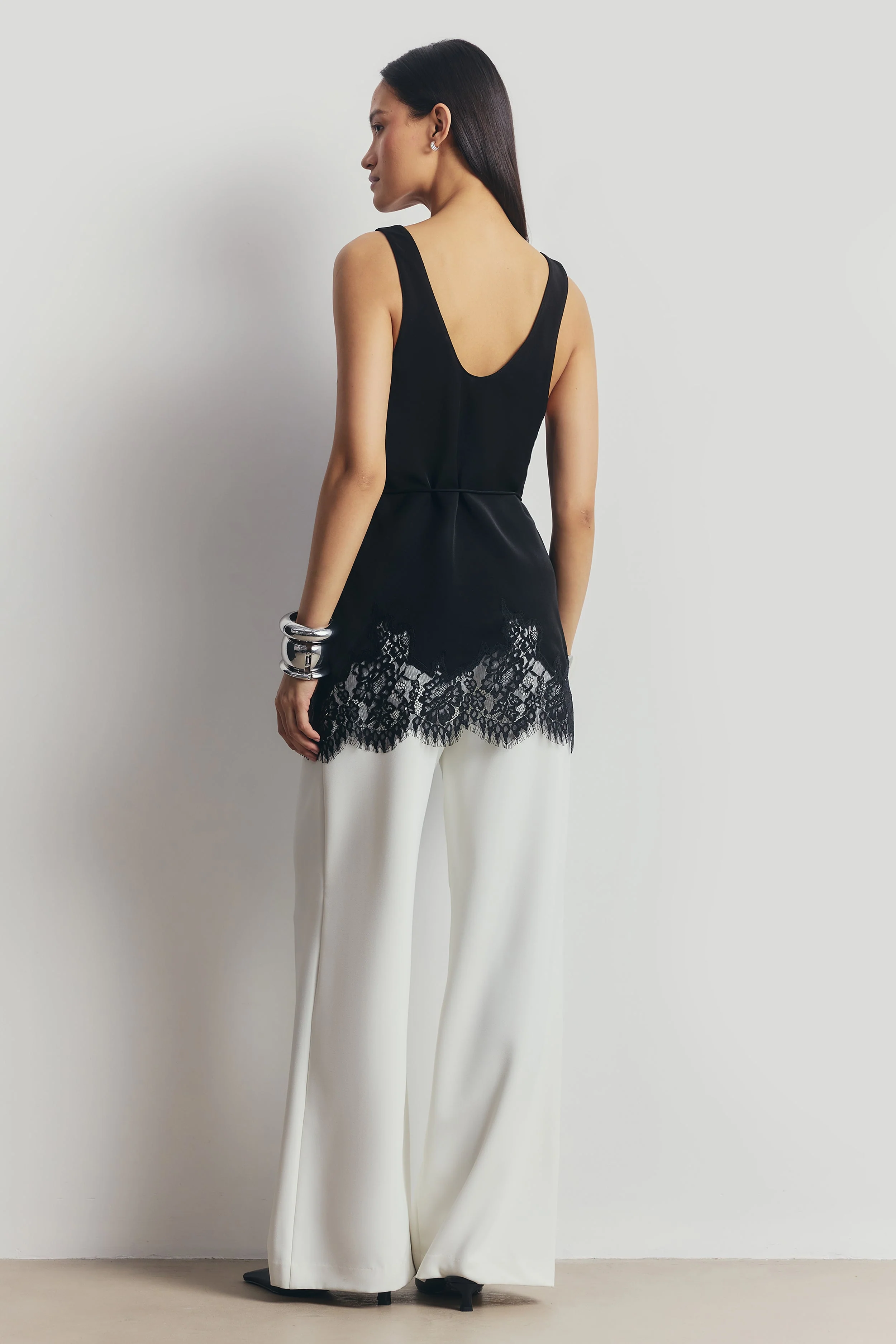 Lace Hem Scoop Neck Longline Top - Black - Image 7