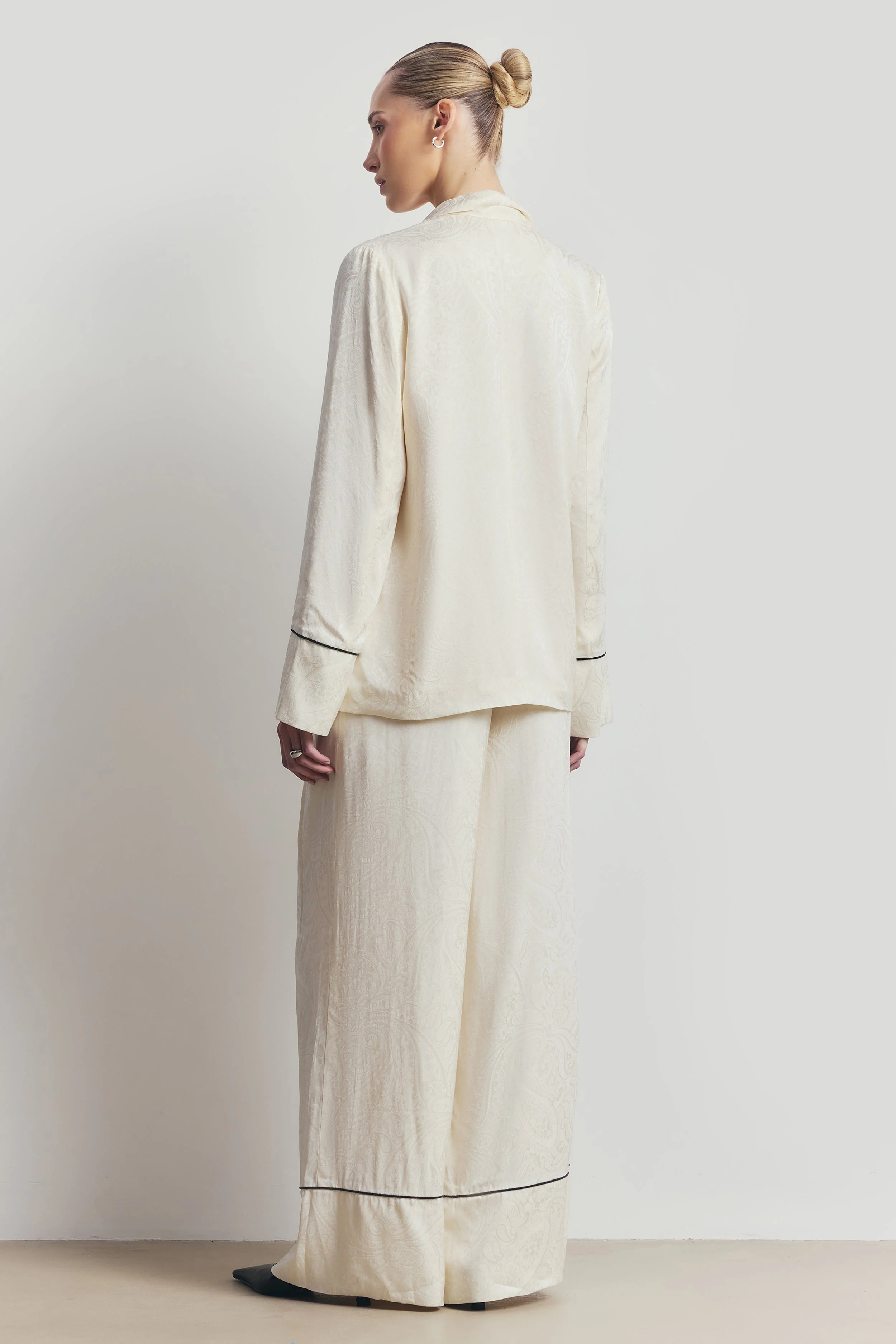 Shawl Collar Jacquard Blazer with Scarf - Cream - Image 9